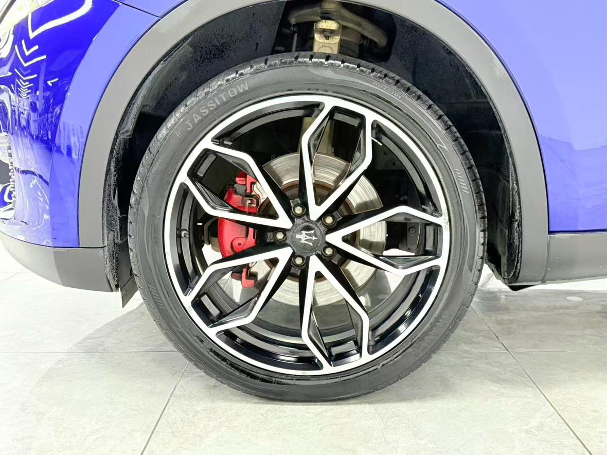 Maserati Levante 2018 thumb 9