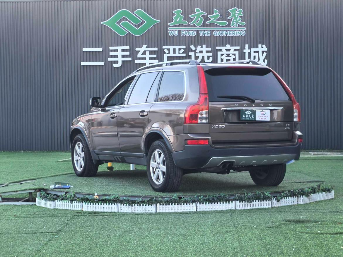 Volvo XC90 2012 thumb 3
