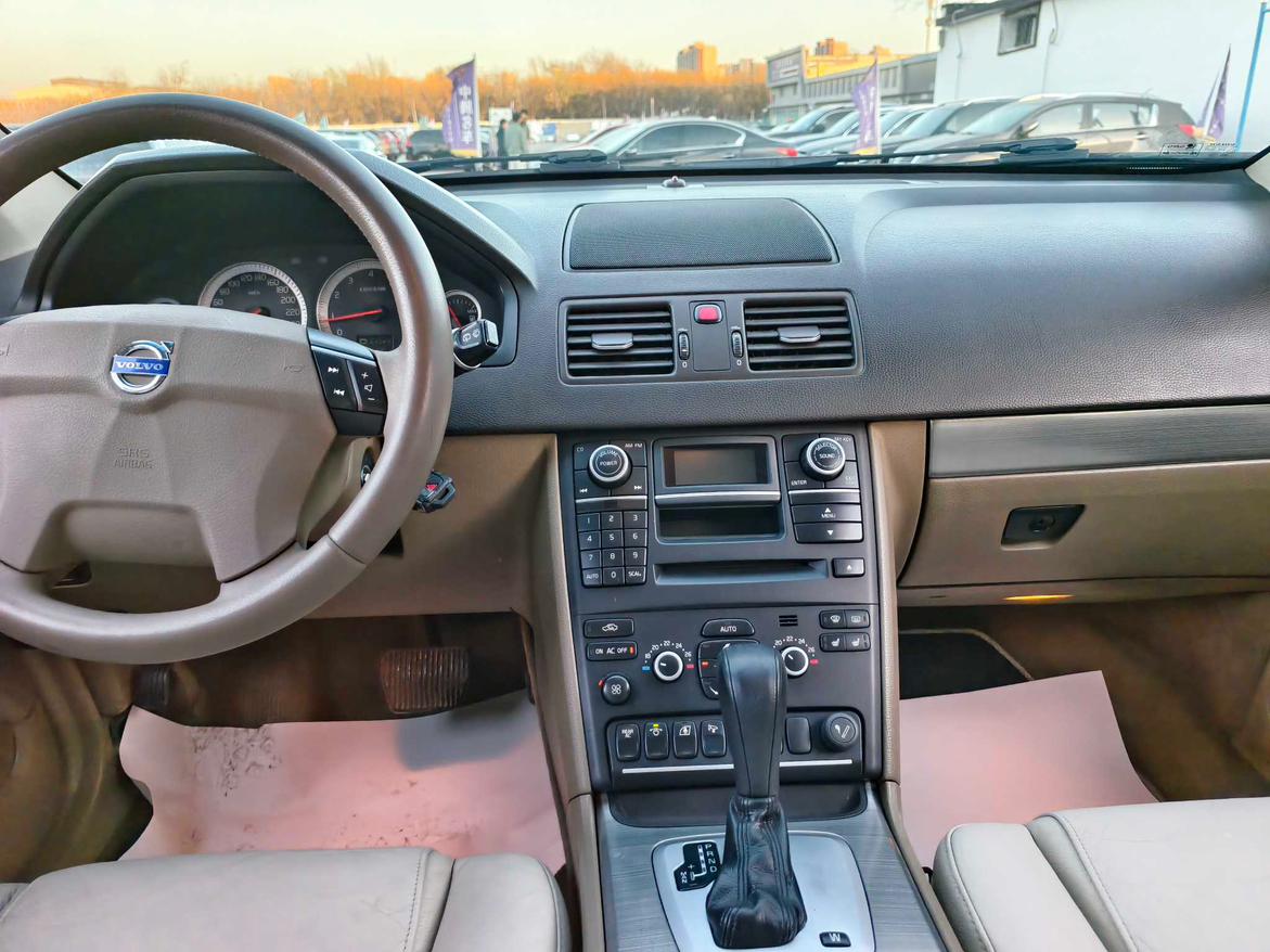 Volvo XC90 2012 thumb 11