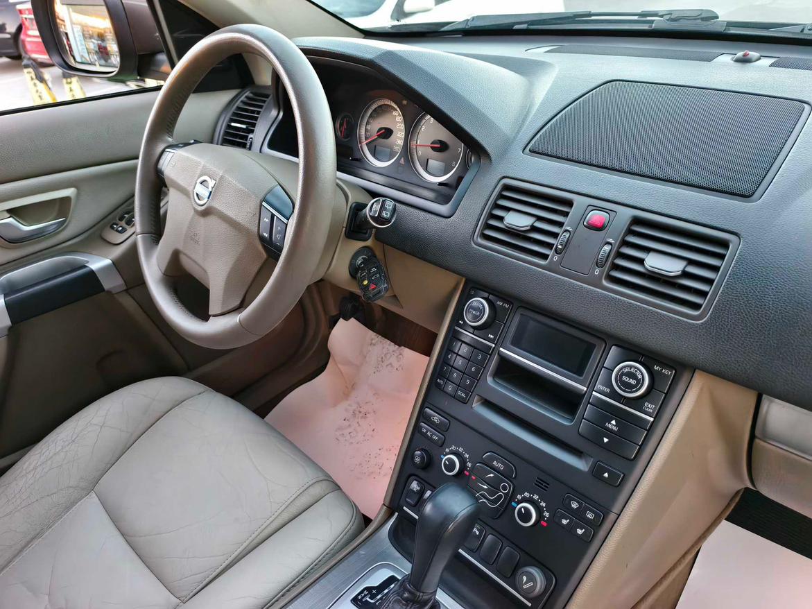Volvo XC90 2012 thumb 12