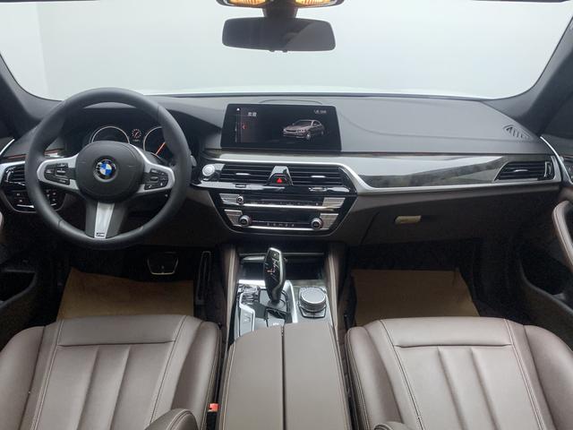 BMW 5 серии 2018 thumb 12