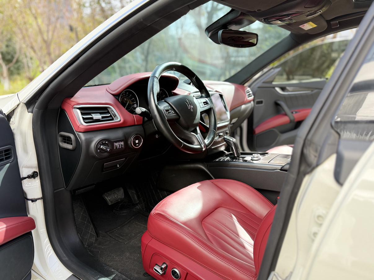 Maserati Ghibli 2022 thumb 10