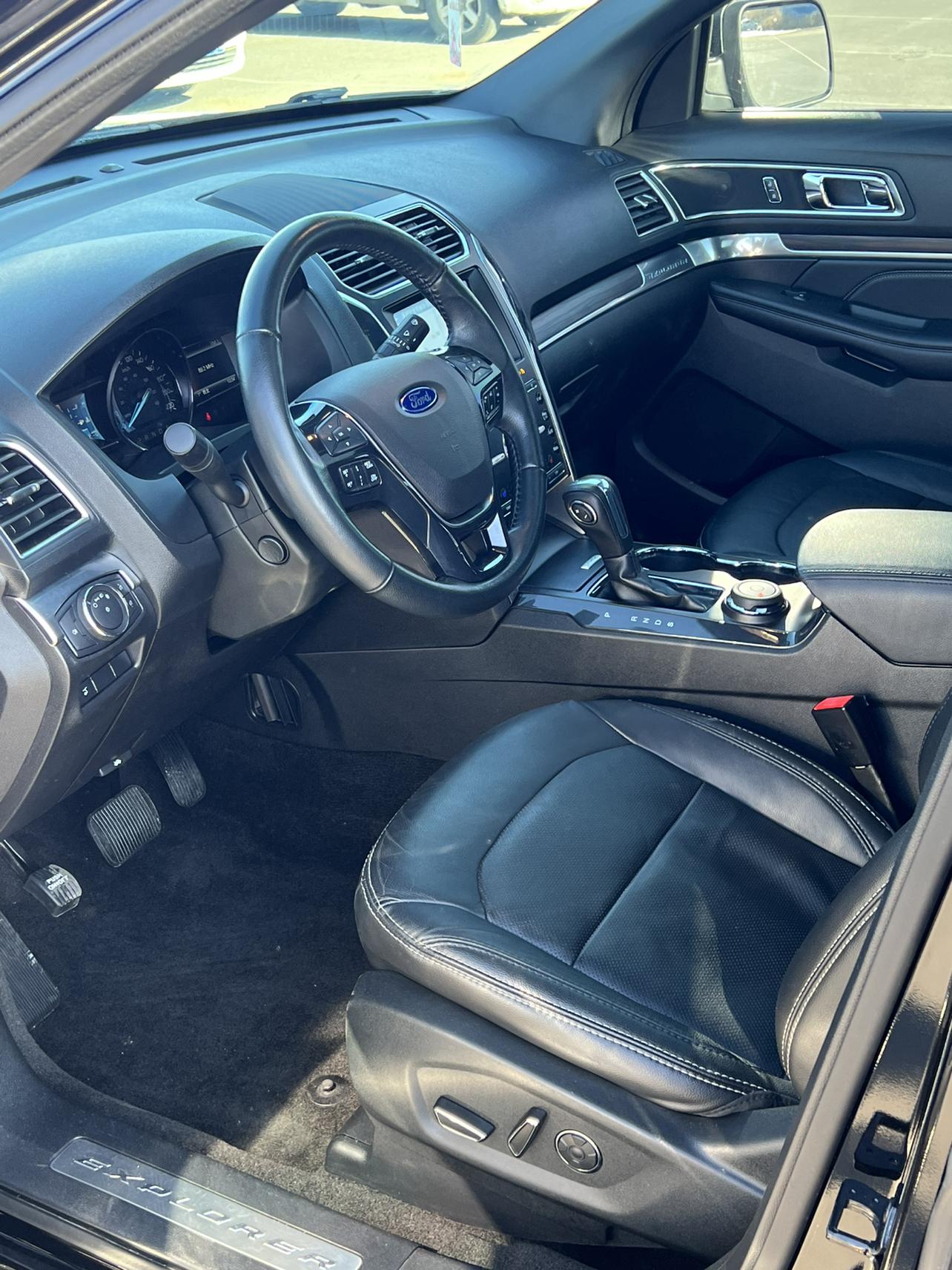 Ford Explorer 2018 thumb 9