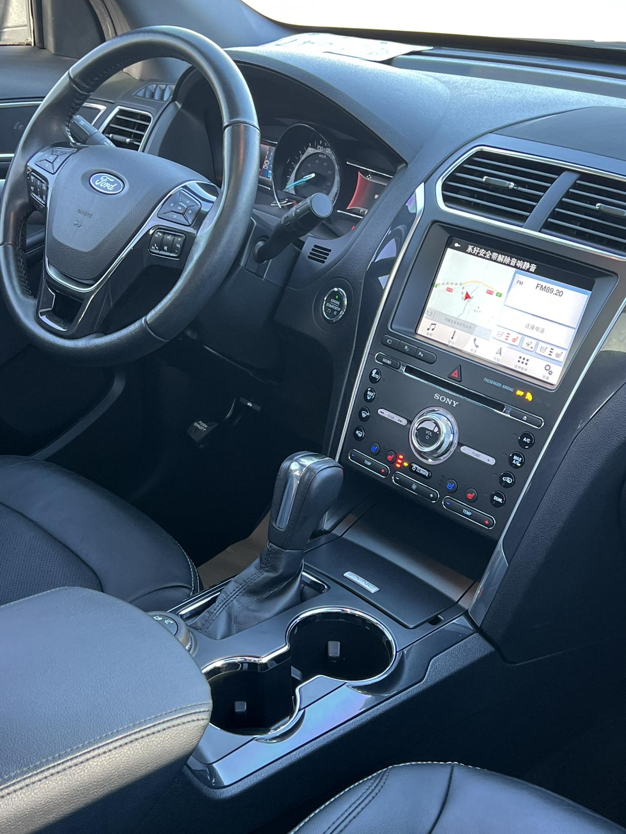 Ford Explorer 2018 thumb 10