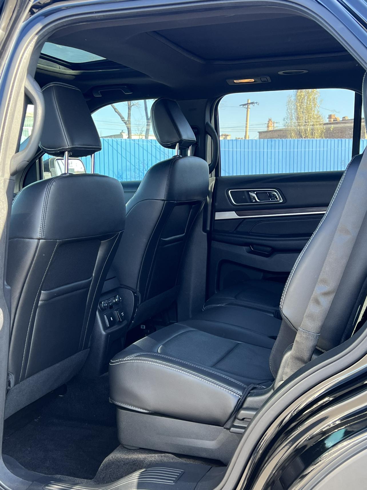 Ford Explorer 2018 thumb 12
