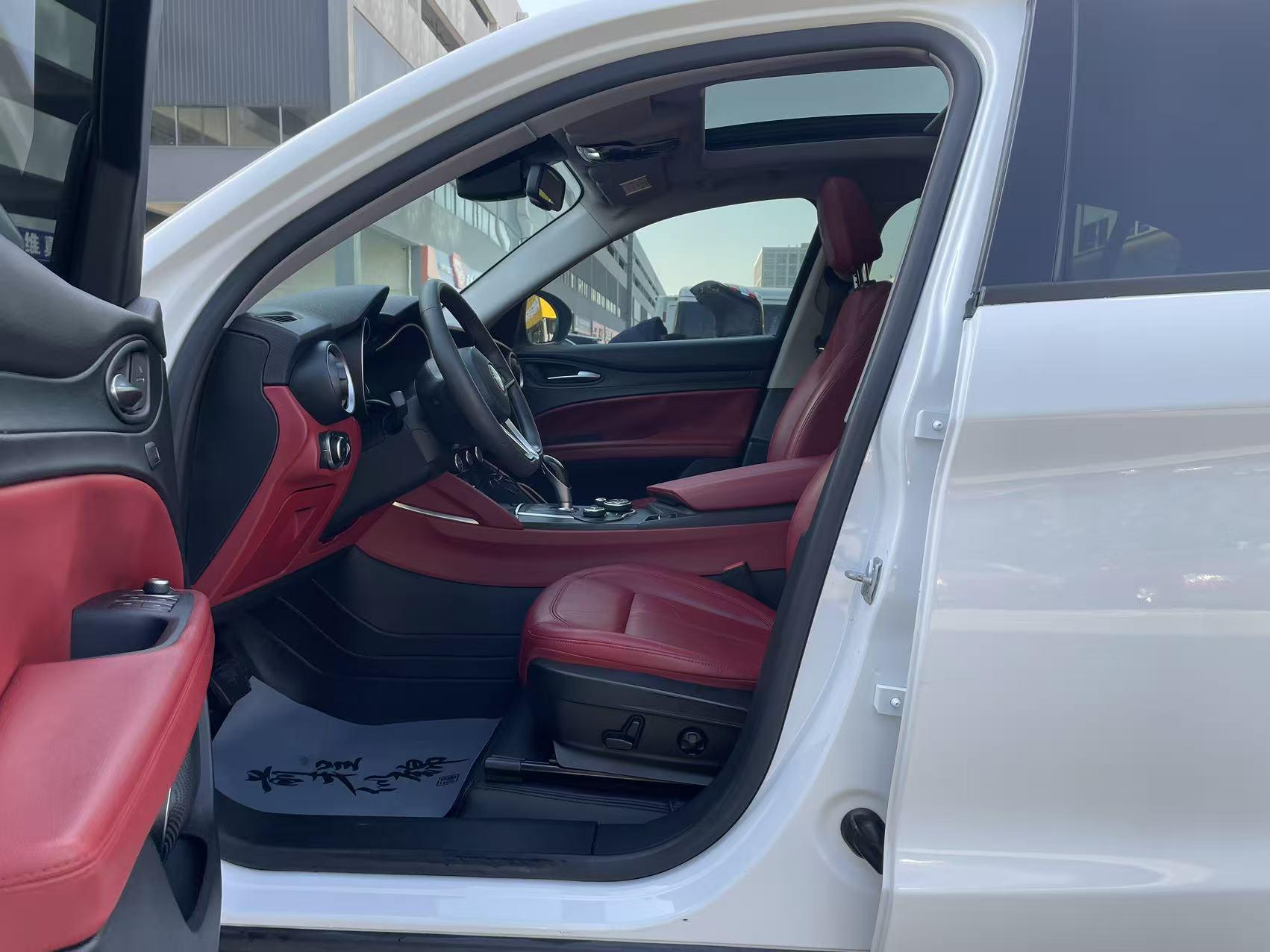 Alfa Romeo Stelvio 2019 thumb 6