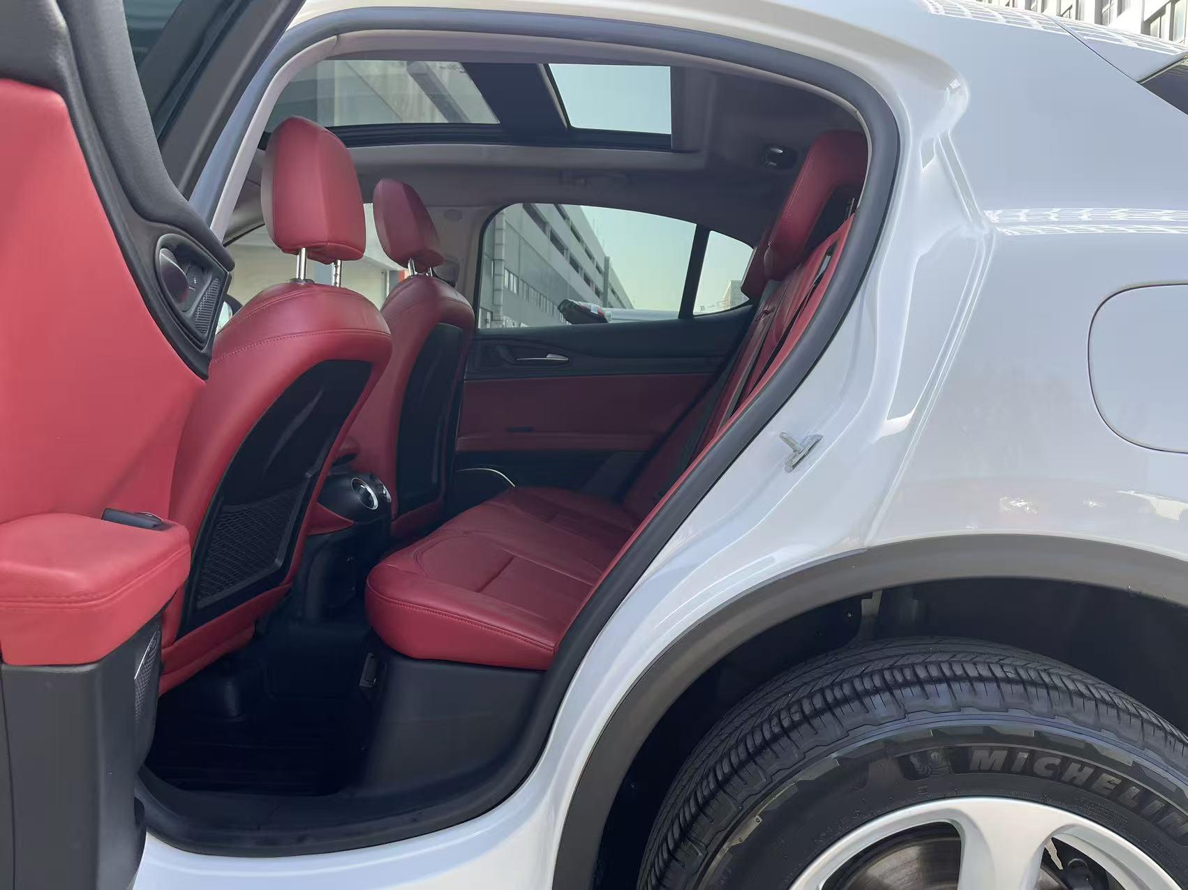 Alfa Romeo Stelvio 2019 thumb 7