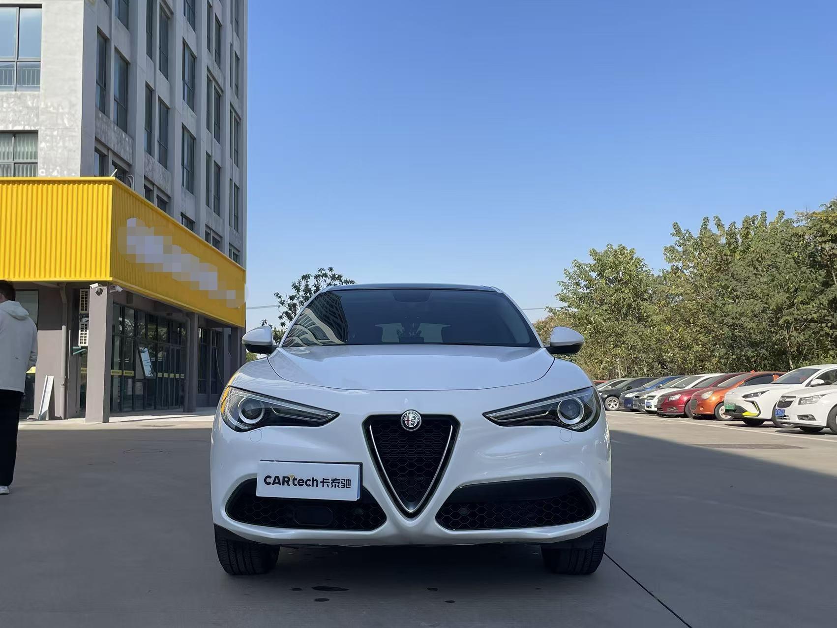 Alfa Romeo Stelvio 2019 thumb 9