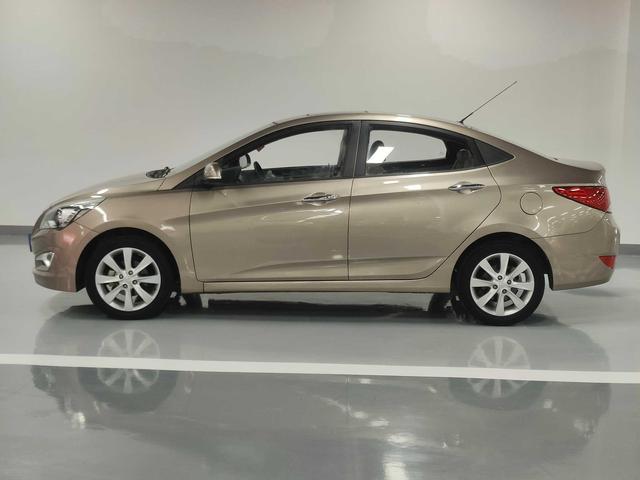Hyundai Solaris 2015 thumb 2