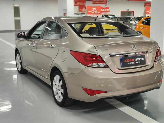 Hyundai Solaris 2015 thumb 3