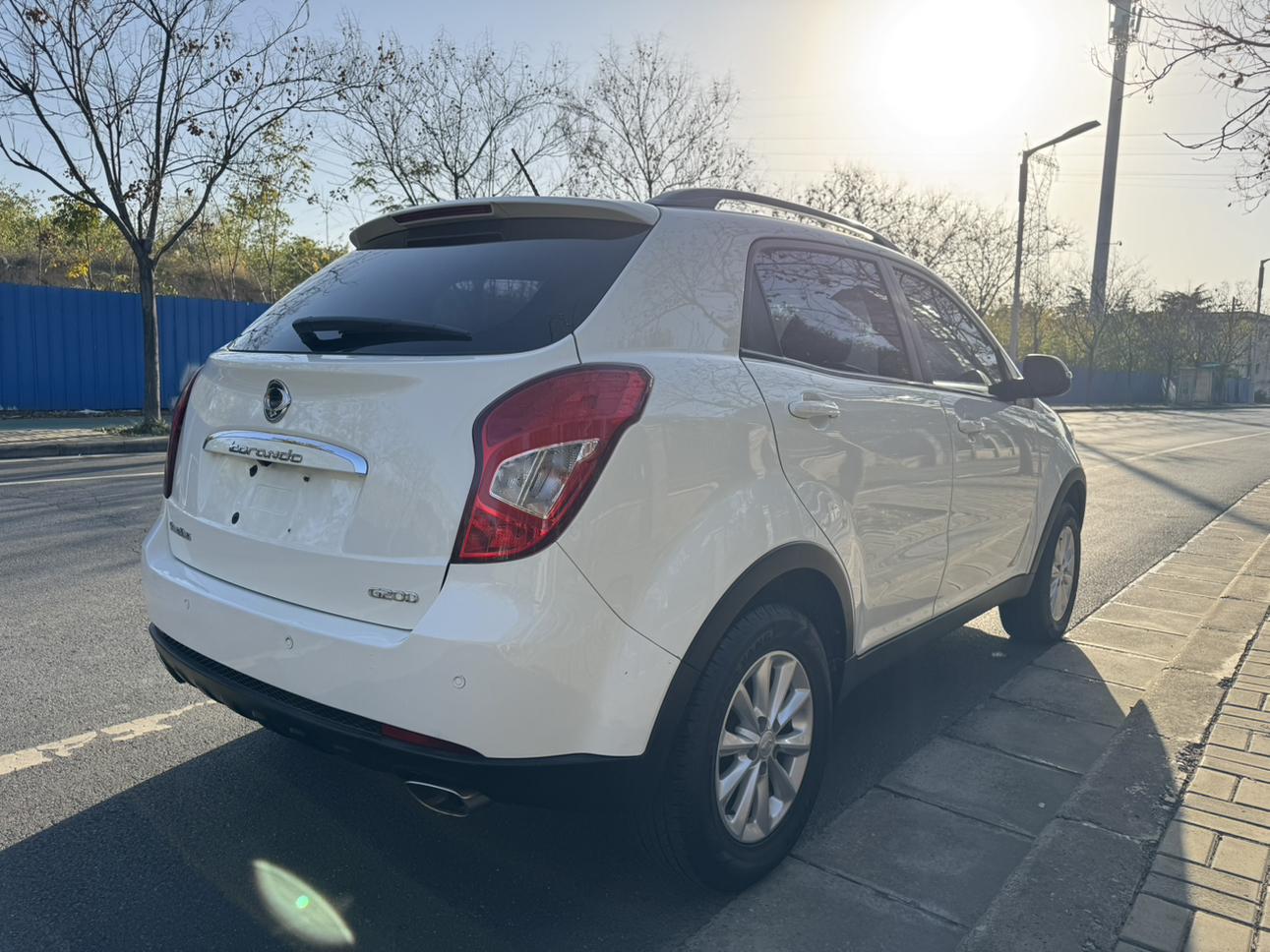 SsangYong Ke Lan Duo 2014 thumb 5