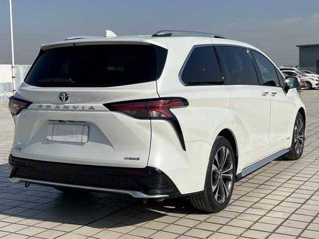 Toyota Granvia 2023 thumb 3
