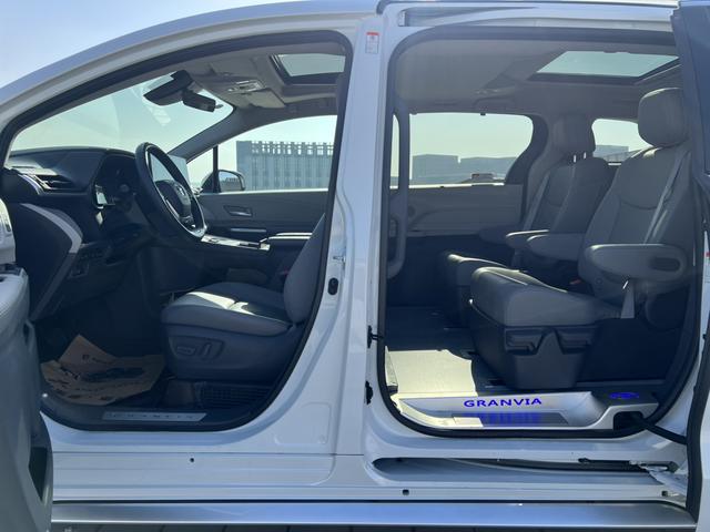 Toyota Granvia 2023 thumb 5