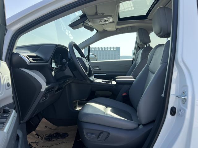 Toyota Granvia 2023 thumb 7