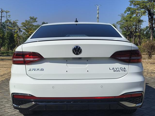 Volkswagen Lavida XR 2023 thumb 3