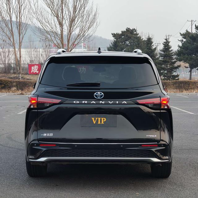 Toyota Granvia 2023 thumb 2