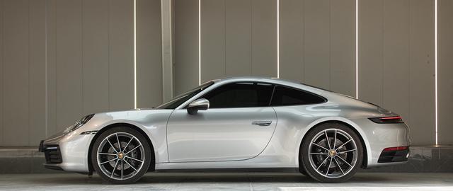 Porsche 911 2020 thumb 2