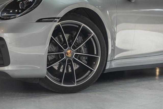 Porsche 911 2020 thumb 3