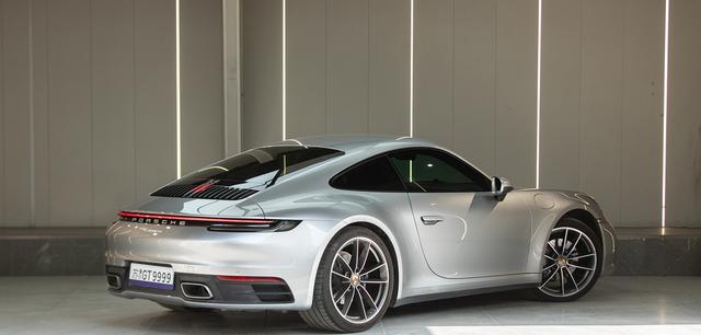 Porsche 911 2020 thumb 4