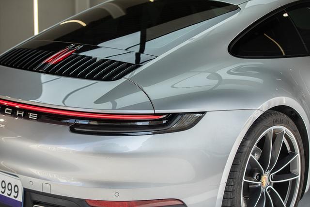 Porsche 911 2020 thumb 5