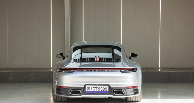 Porsche 911 2020 thumb 6