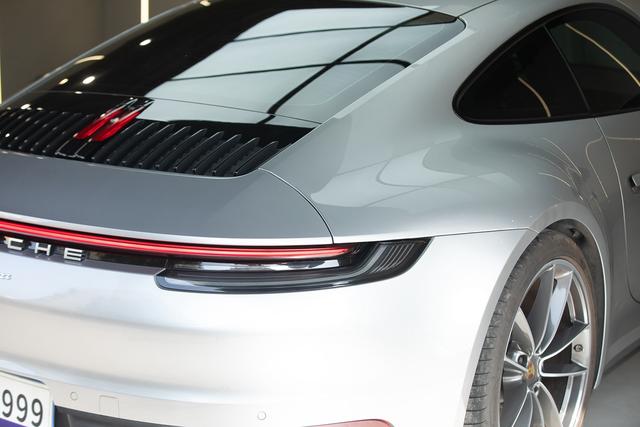 Porsche 911 2020 thumb 7