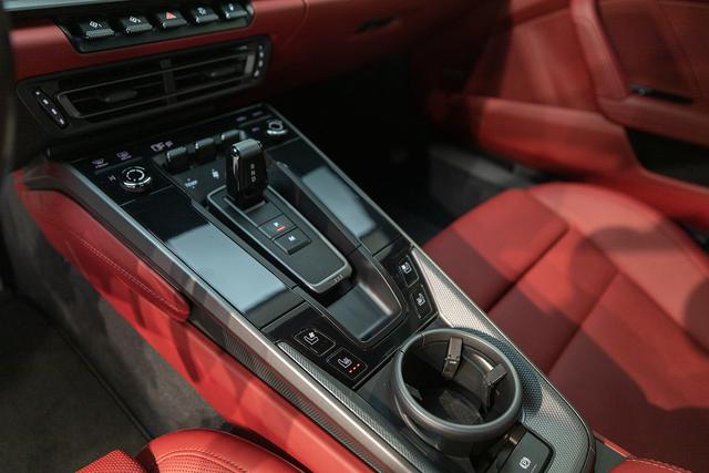 Porsche 911 2020 thumb 9