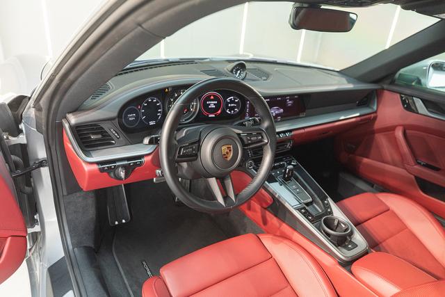 Porsche 911 2020 thumb 10