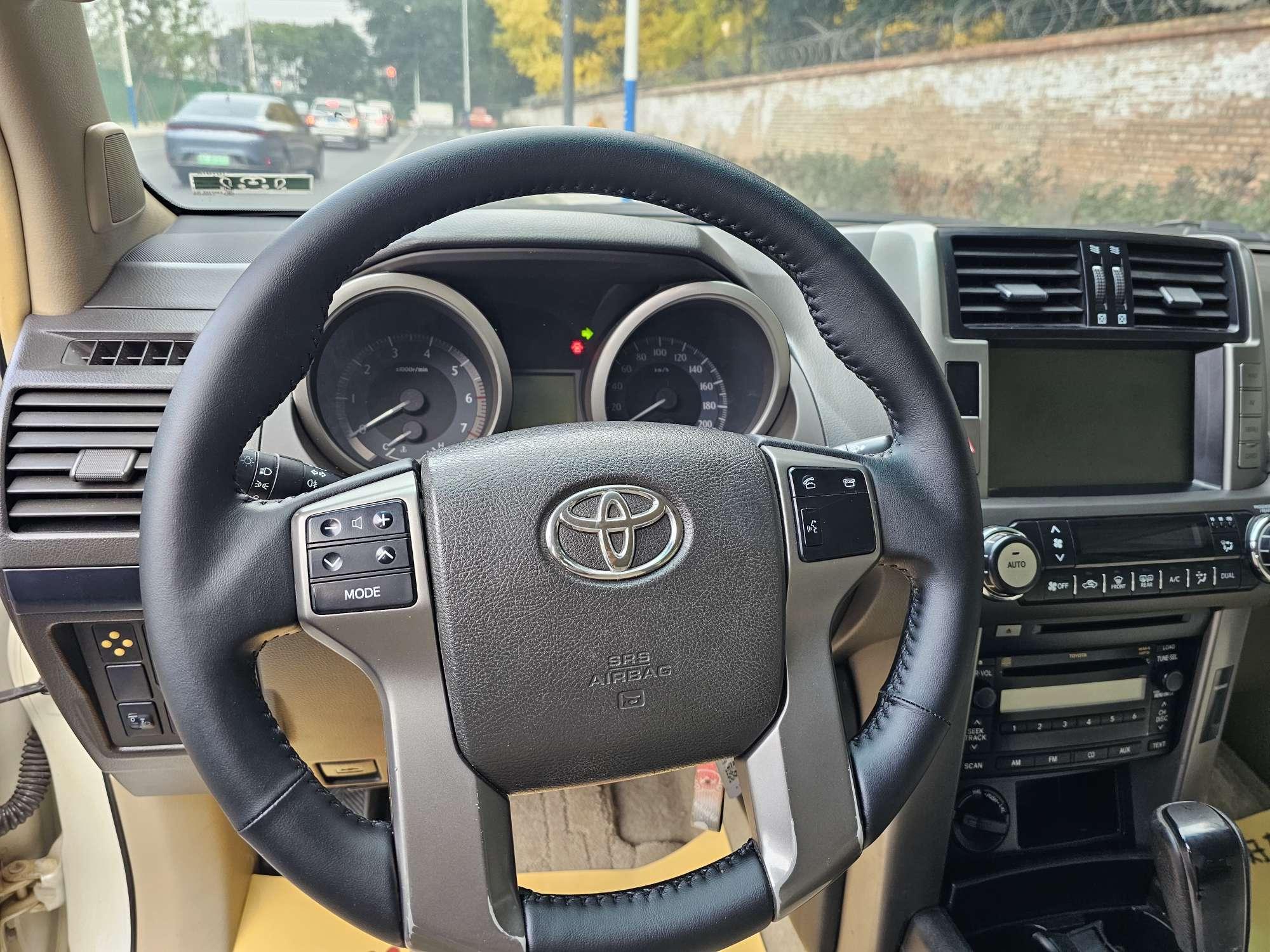 Toyota Land Cruiser Prado 2013 thumb 10