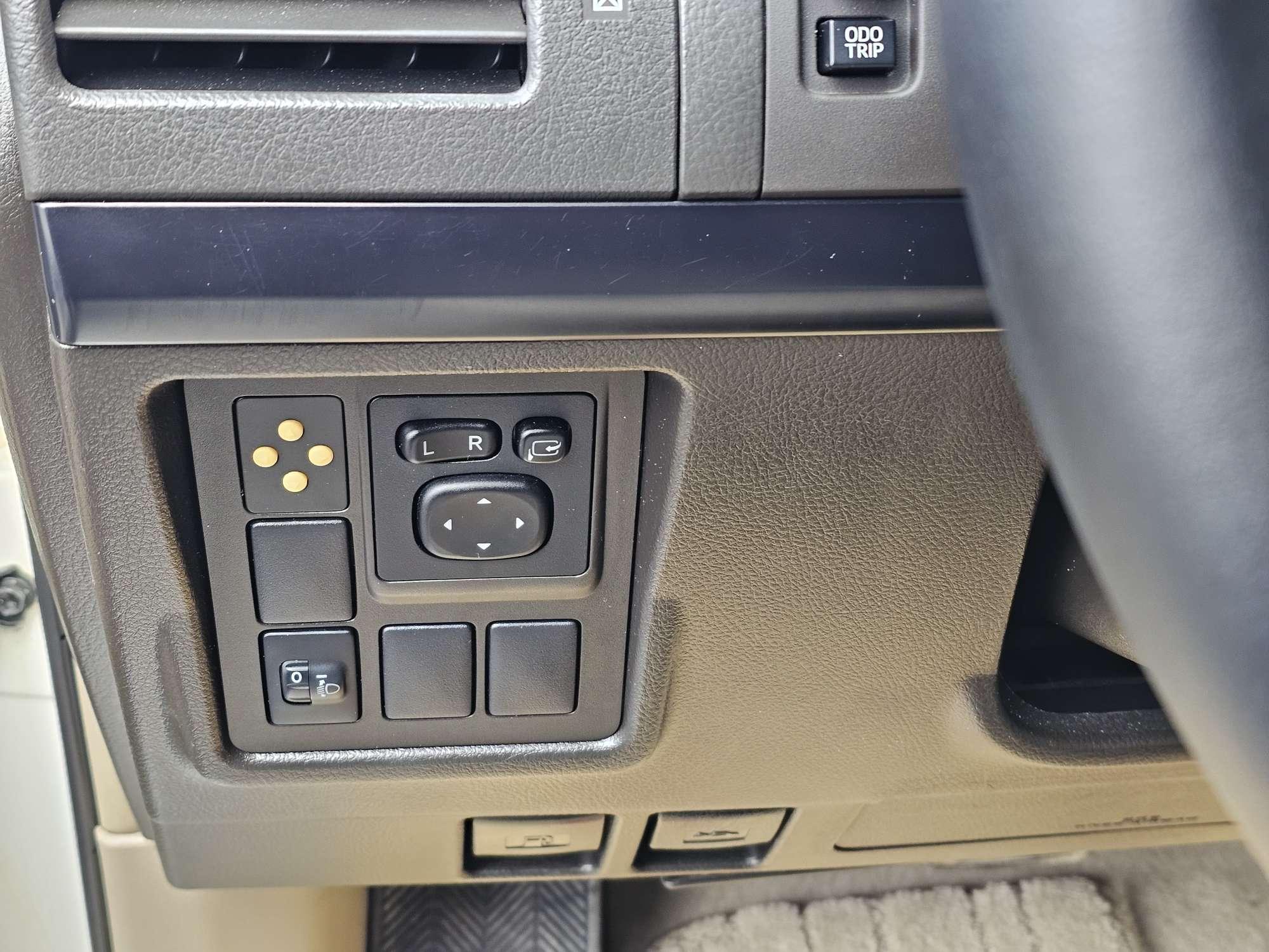 Toyota Land Cruiser Prado 2013 thumb 11