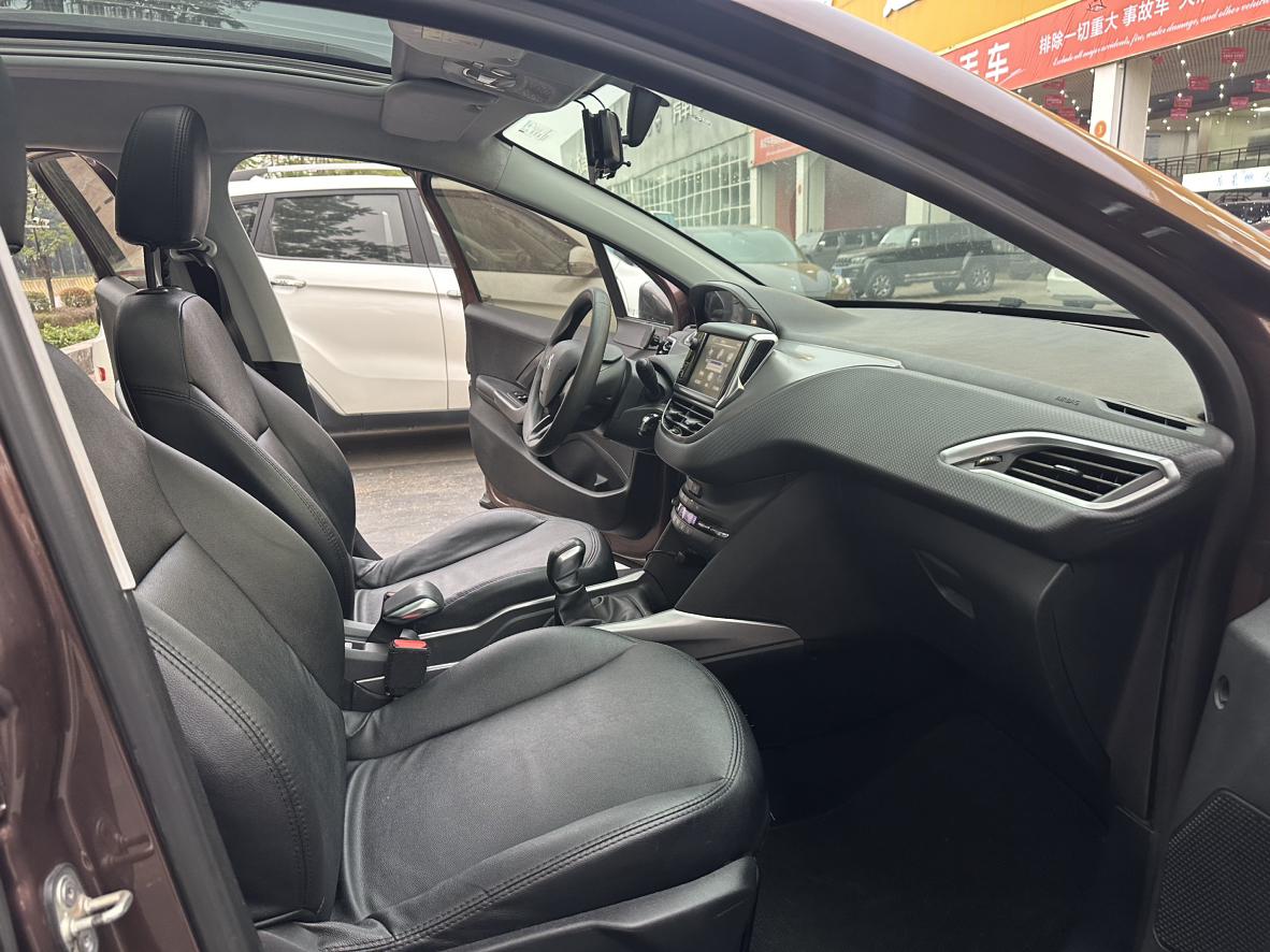Peugeot 2008 2016 thumb 6