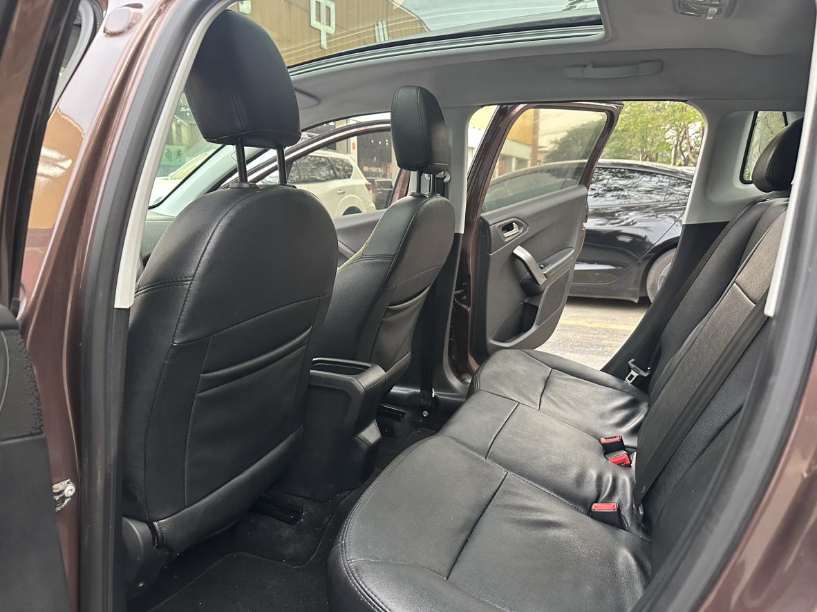 Peugeot 2008 2016 thumb 8