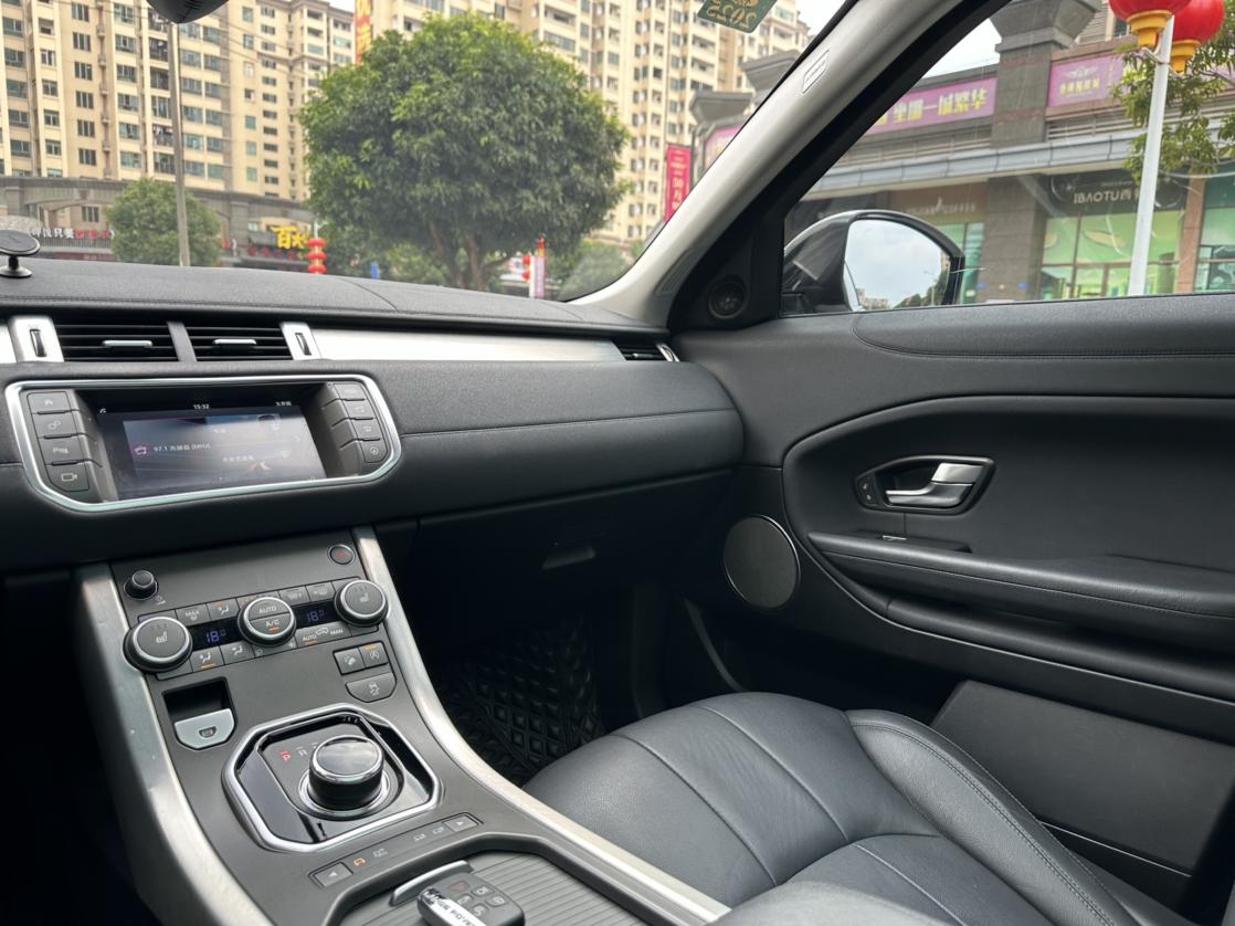 Land Rover Range Rover Velar 2017 thumb 10