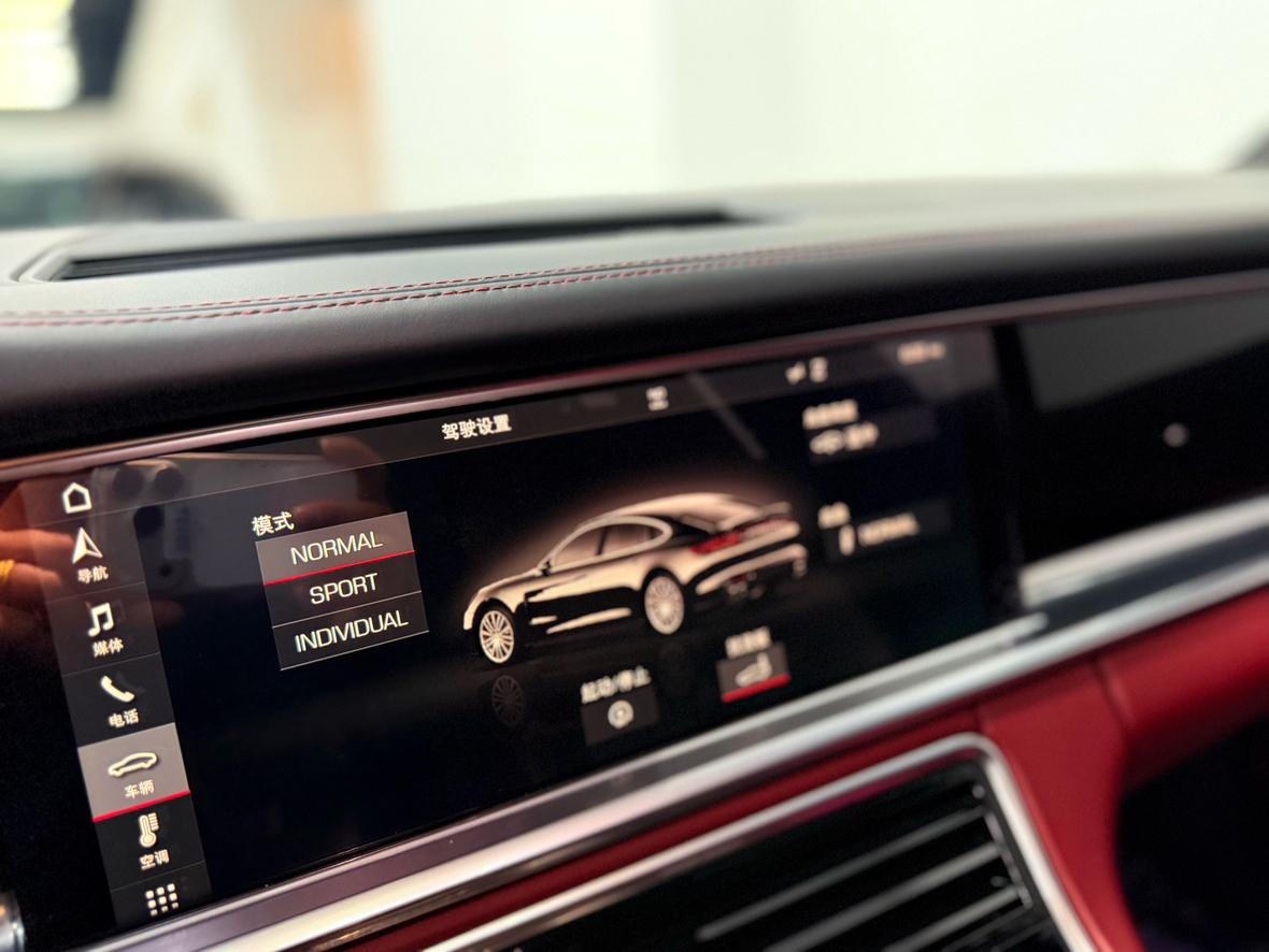 Porsche Panamera 2018 thumb 3