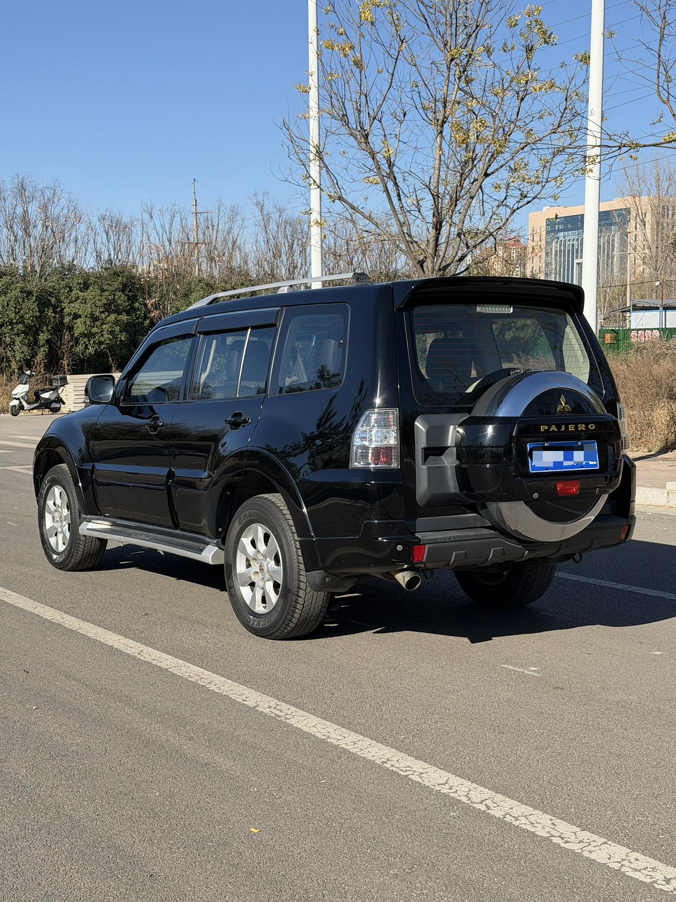 Mitsubishi Pajero 2015 thumb 2