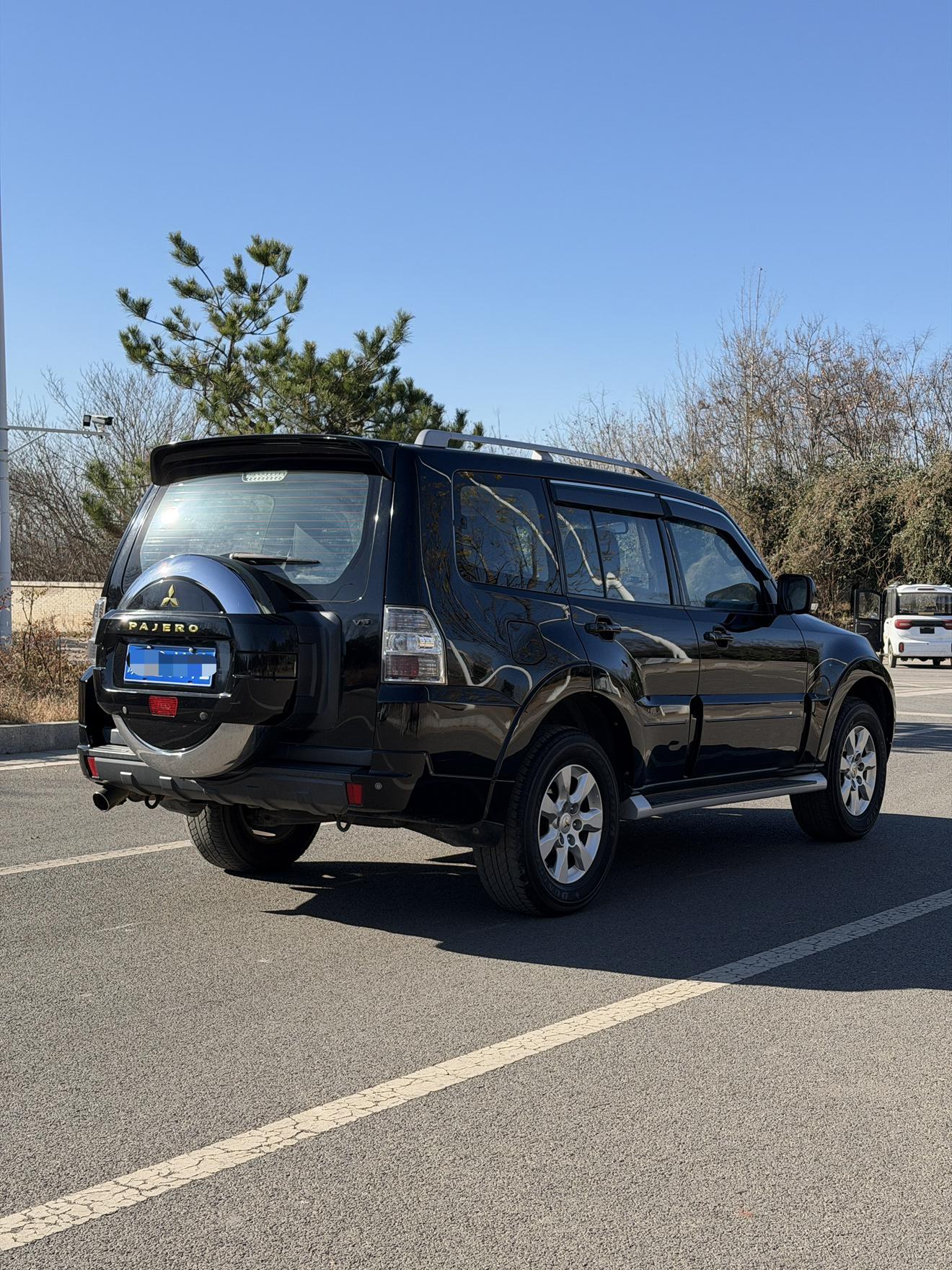 Mitsubishi Pajero 2015 thumb 4