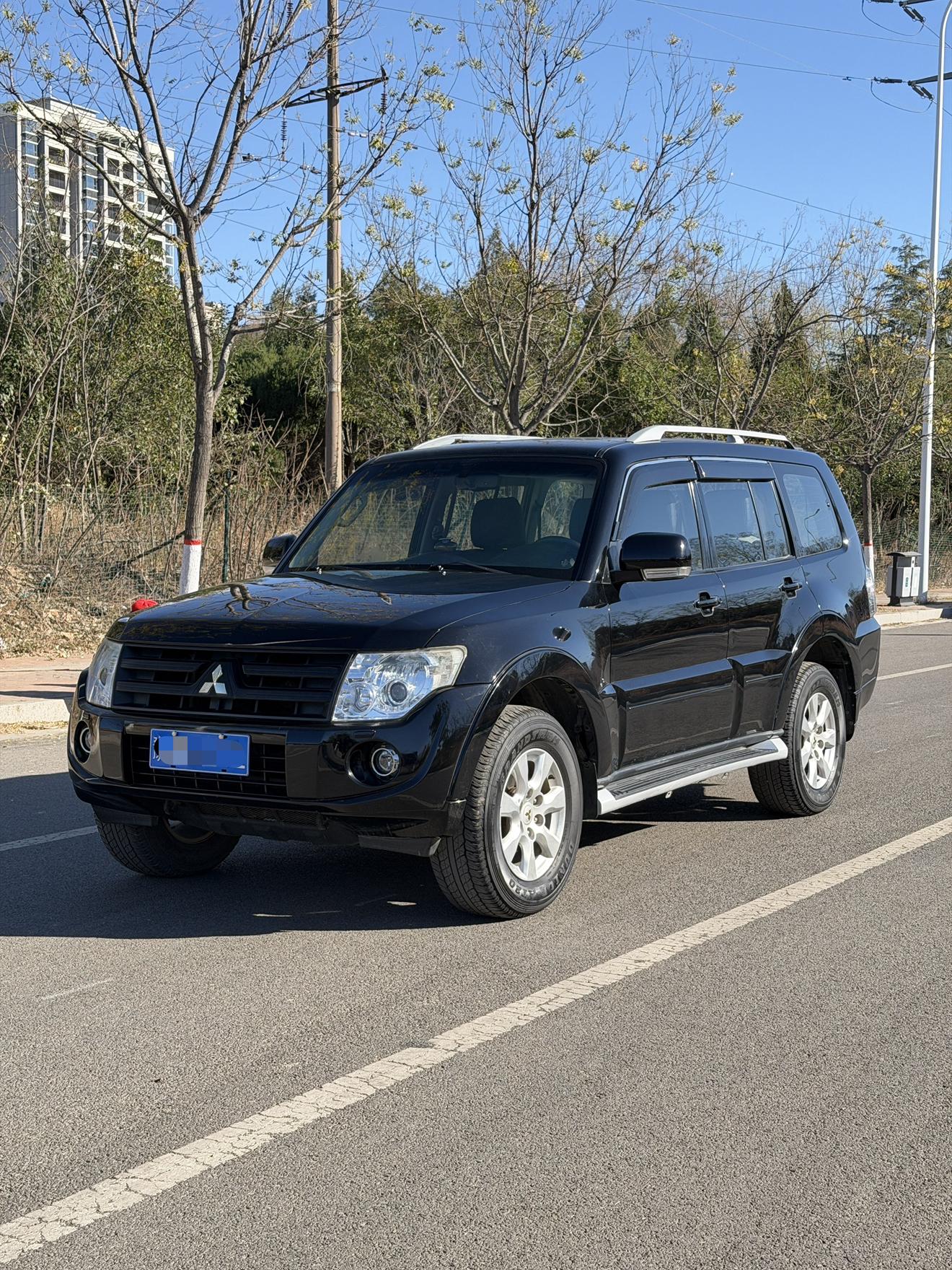 Mitsubishi Pajero 2015 thumb 8