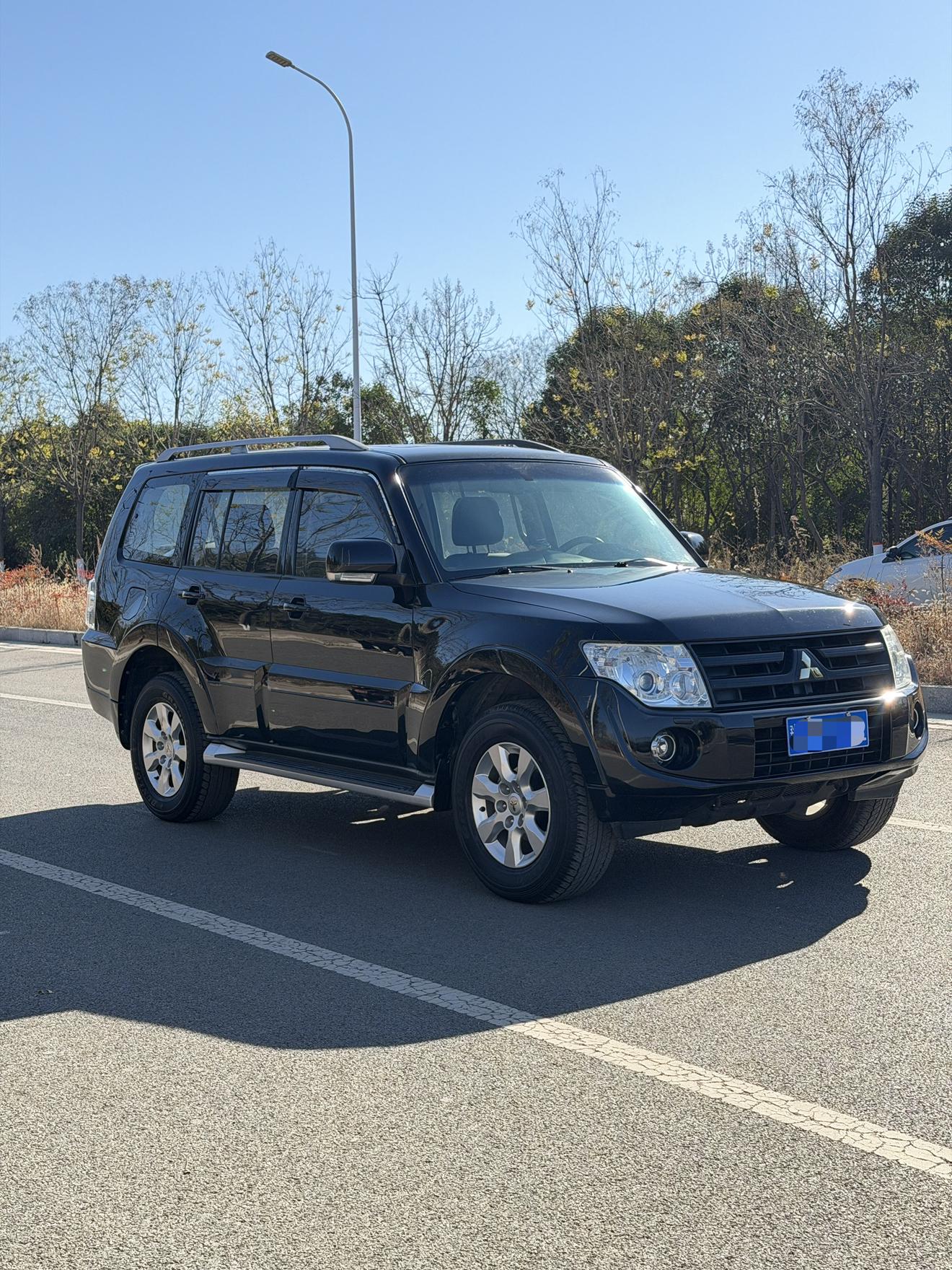Mitsubishi Pajero 2015 thumb 10