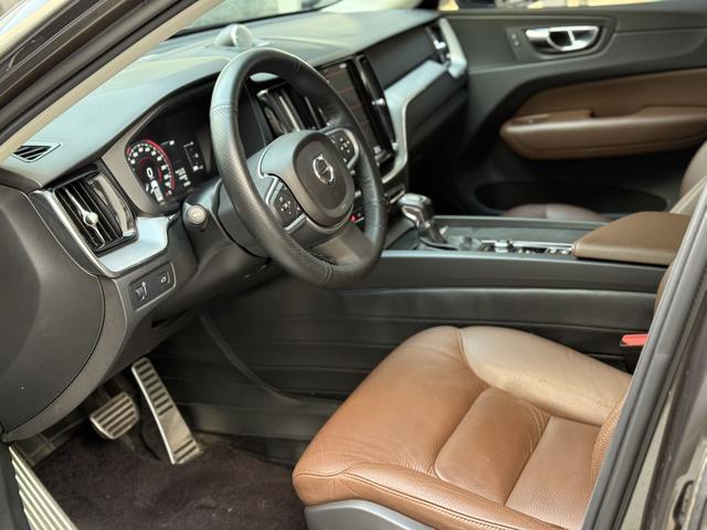 Volvo XC60 2019 thumb 3