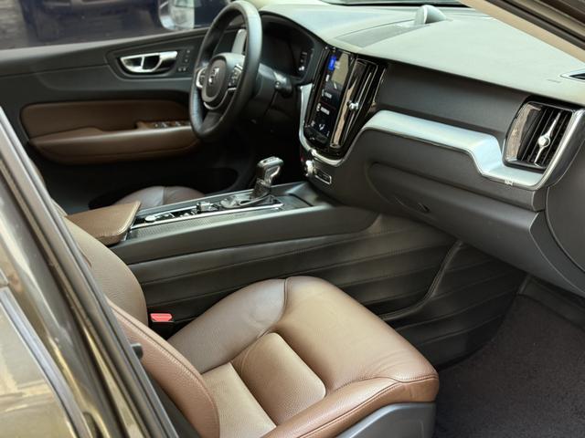 Volvo XC60 2019 thumb 5