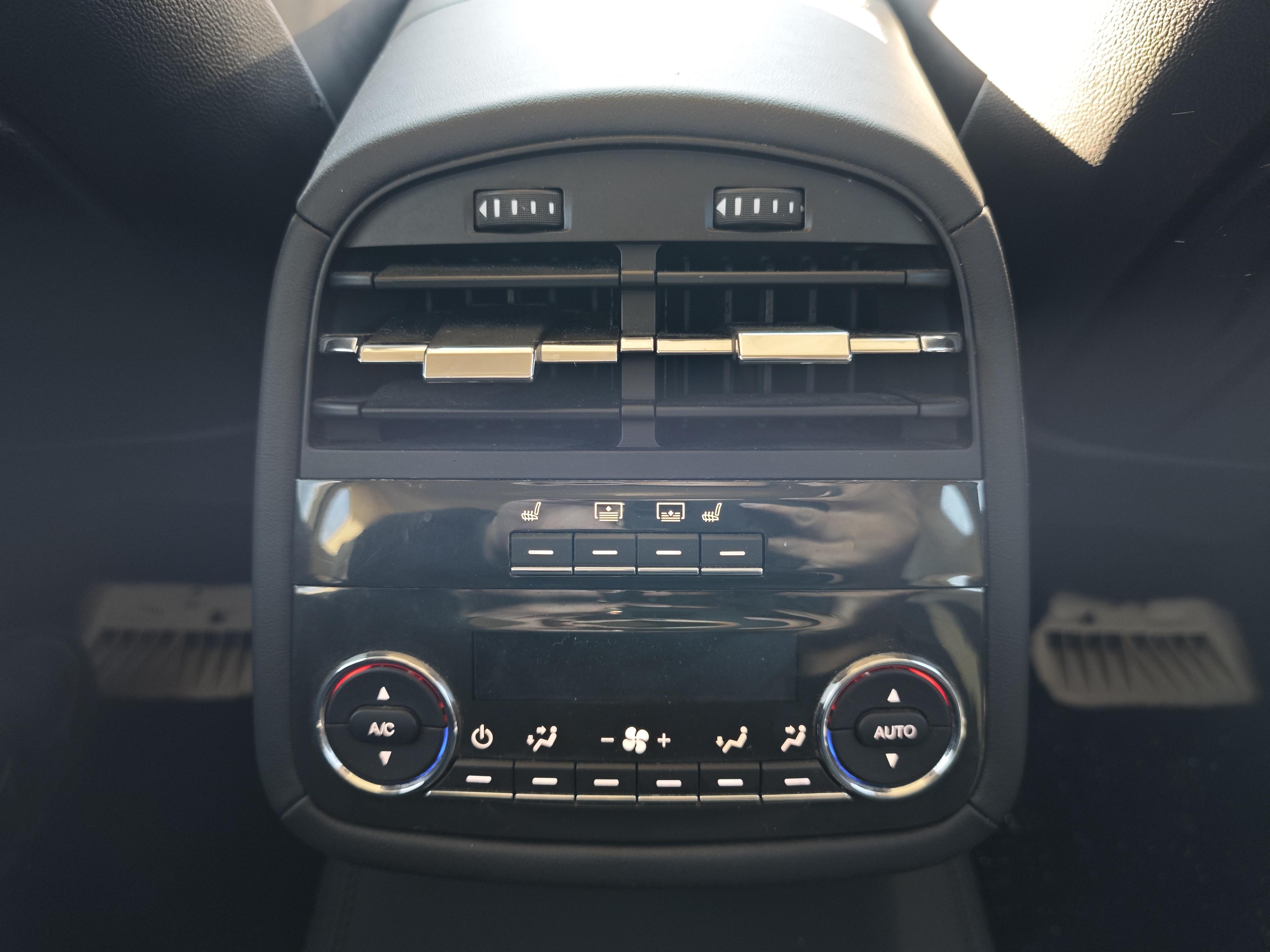Maserati Ghibli 2014 thumb 11