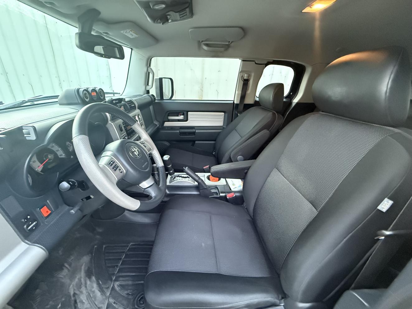 Toyota FJ Cruiser 2017 thumb 6