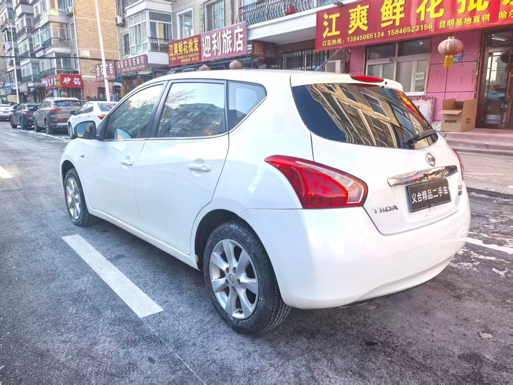 Nissan Tiida 2015 thumb 2