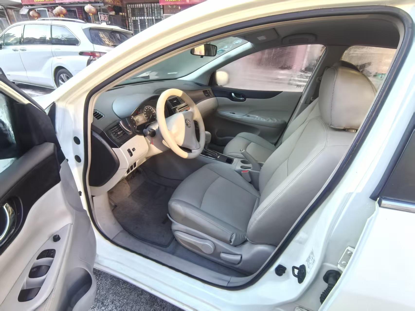 Nissan Tiida 2015 thumb 6