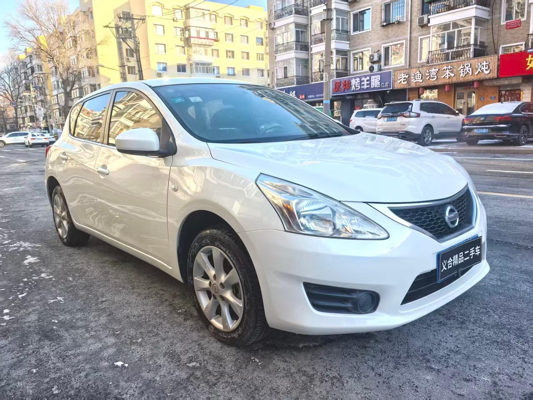 Nissan Tiida 2015 thumb 10