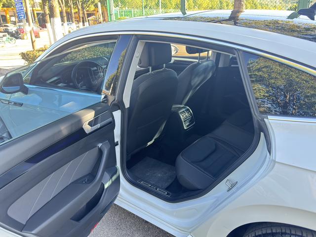 Volkswagen Arteon 2023 thumb 3