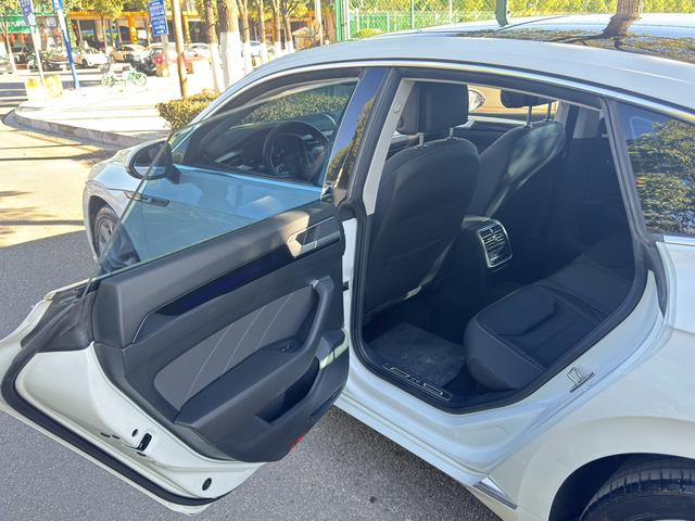Volkswagen Arteon 2023 thumb 4