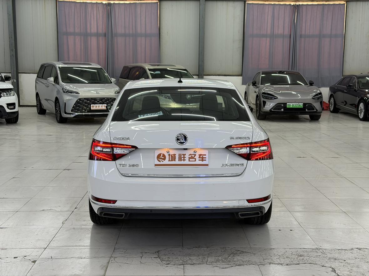 Skoda Superb 2019 thumb 2