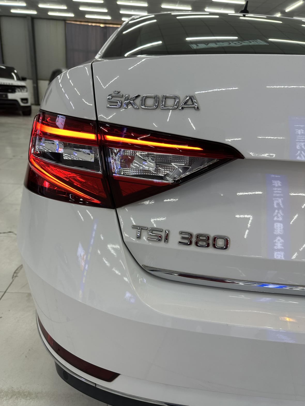 Skoda Superb 2019 thumb 5