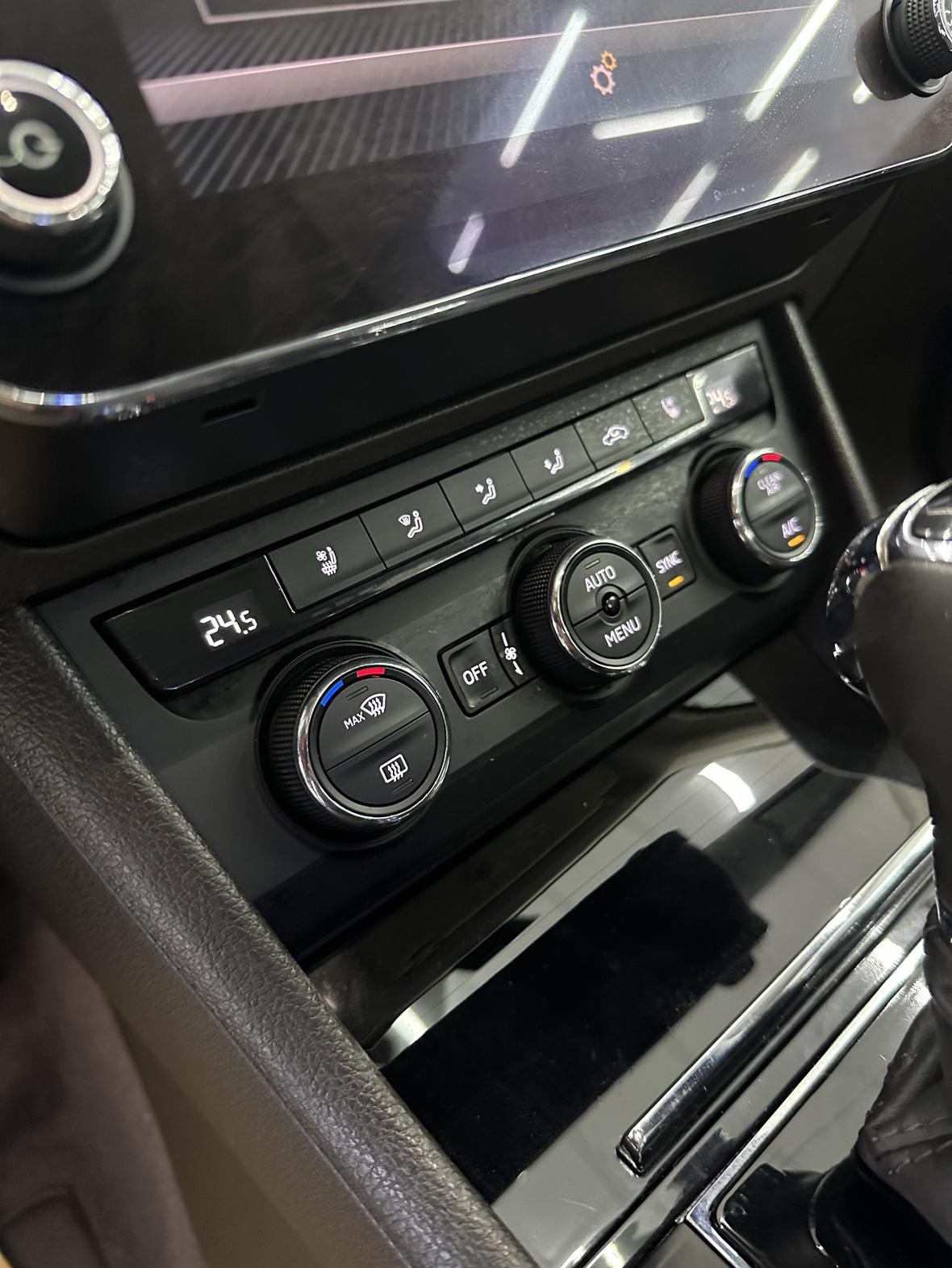 Skoda Superb 2019 thumb 9